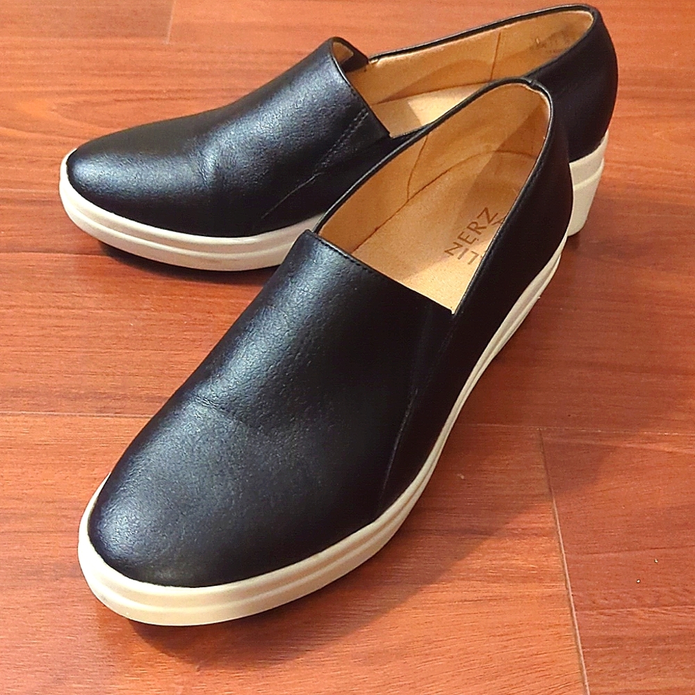 NATURALIZER Sandra slip-on platform wedge loafers